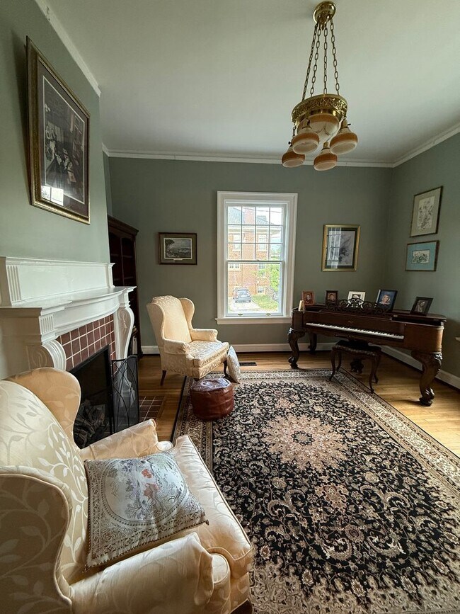 Building Photo - 2021 Rivermont Ave