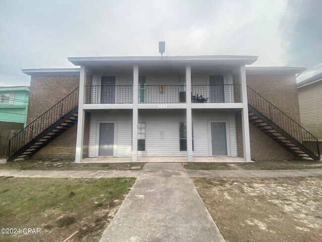 Primary Photo - 3902 Wave Ave