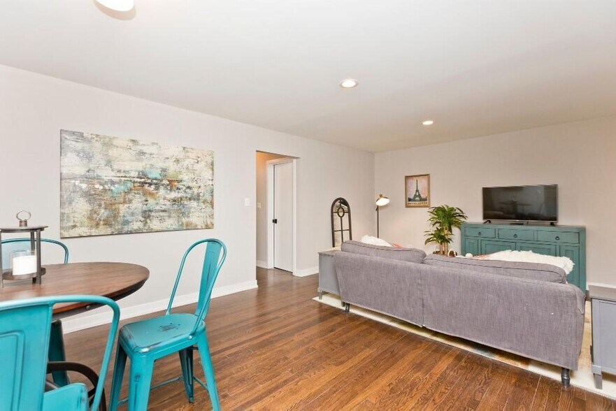 Building Photo - 5510 N Sheridan Rd