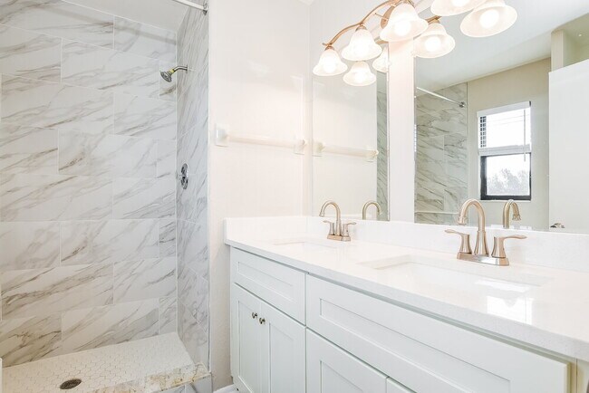 Building Photo - 1034 Burnett St