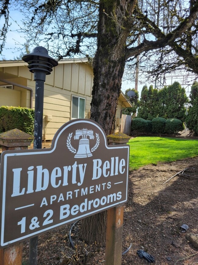 Building Photo - Ground Level 1 Bedroom 1 Bath W/ AC