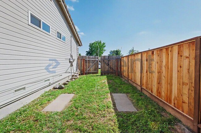 Building Photo - 2307 N Cirby Way