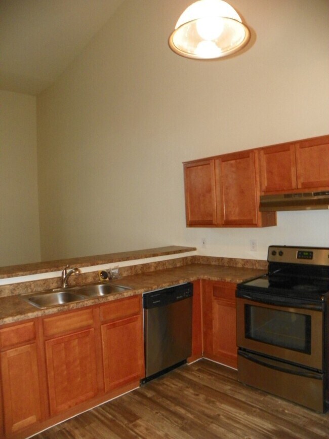 Building Photo - 1 bedroom with loft - or 2nd bedroom - w/d...
