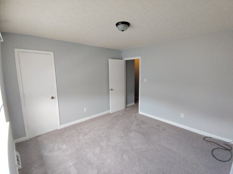 Building Photo - 33 Fonda Dr