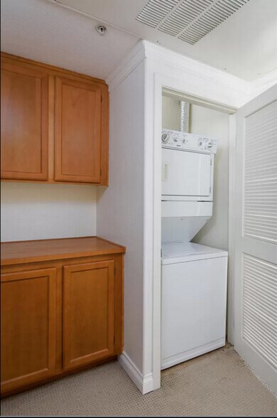 Building Photo - 7677 Mission Gorge Rd