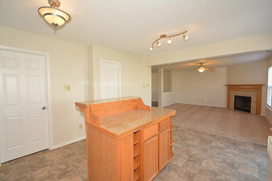 Building Photo - 10226 Homestead Dr