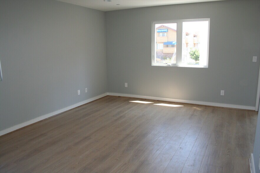 Building Photo - 5313 Riverton Ave