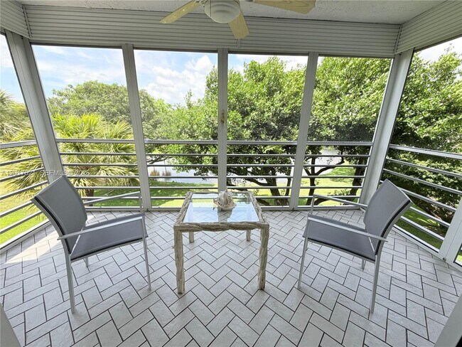 Building Photo - 4020 W Palm Aire Dr