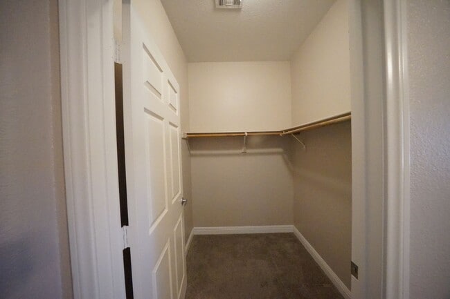 Building Photo - SHOWINGS AVAILABLE NOW