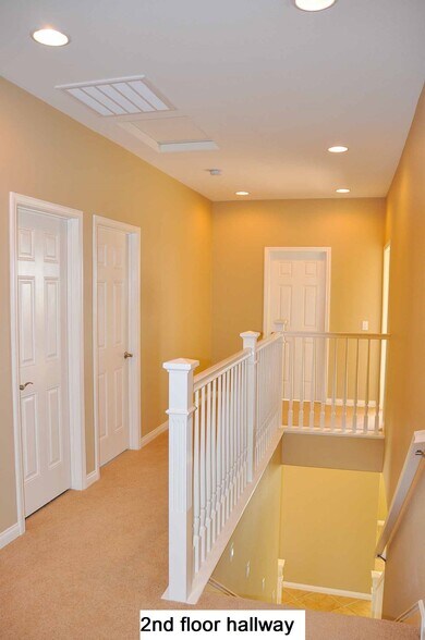 Building Photo - 1167 Vista Pointe Blvd