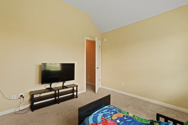 Building Photo - 966 Mustang Ln NE