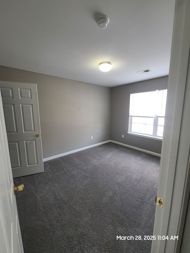 Building Photo - 3 Bedroom Townhome for Rent in Waynesboro