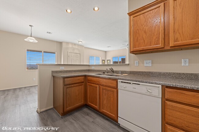 Building Photo - 470 Turtleback Rd