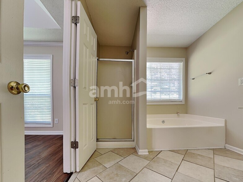 Building Photo - 2592 Freemans Walk Path