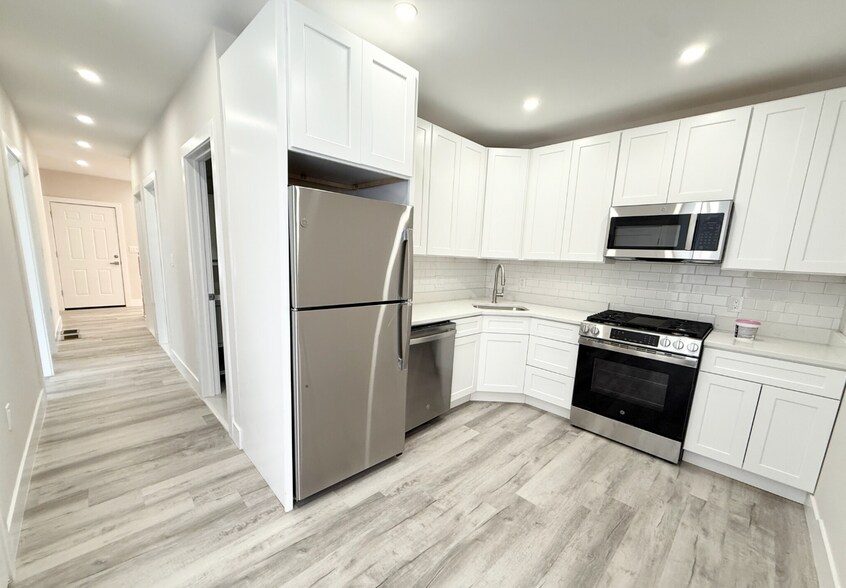 Building Photo - 10 Cawfield St