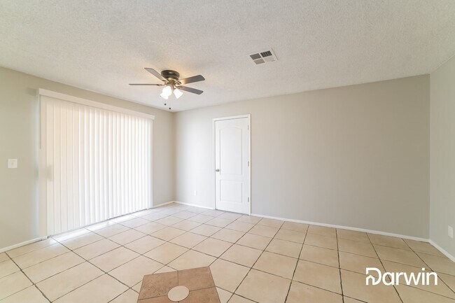 Building Photo - 7201 W Rose Ln