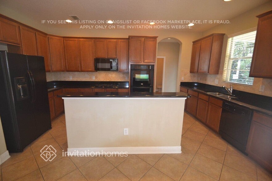 Building Photo - 6625 Thornton Palms Dr
