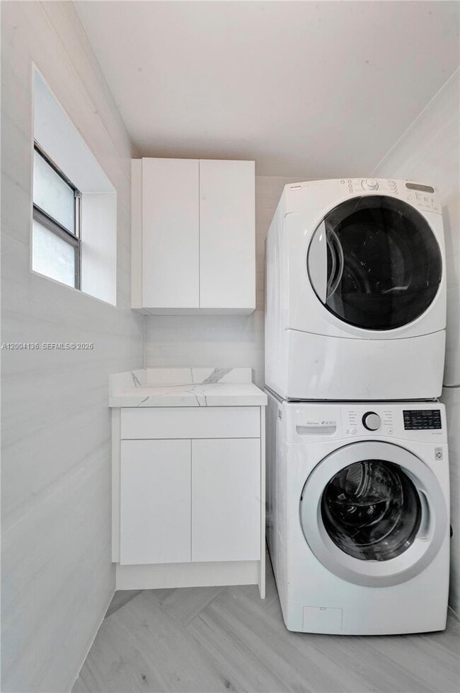 Building Photo - 3744 NE 167th St