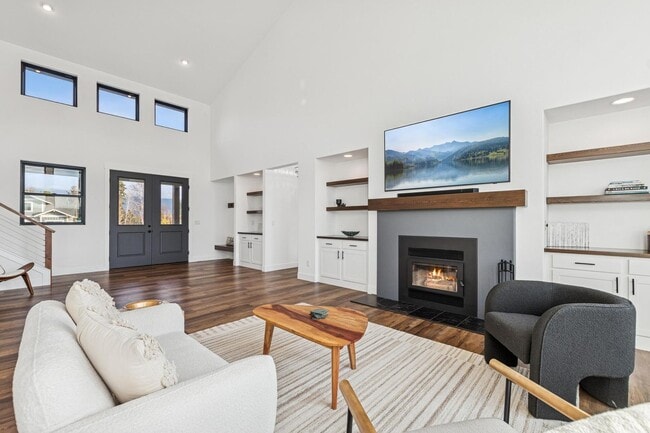 Building Photo - Whitefish Home in The Lakes