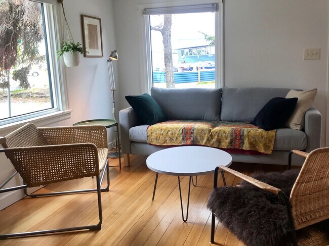 Building Photo - 2215 Dahl Ln