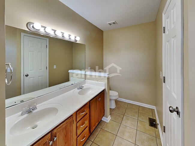 Building Photo - 115 Crenshaw Dr