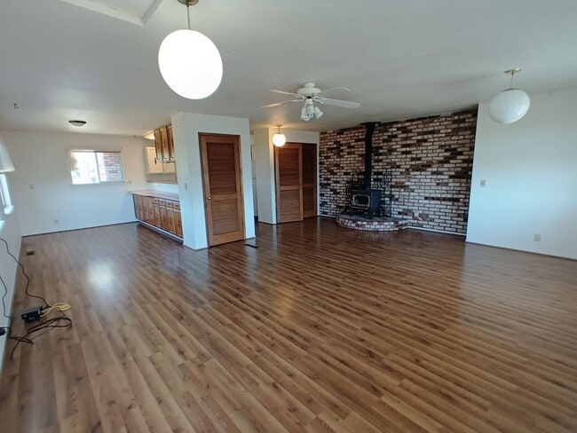 Building Photo - Custom House in McKinleyville with a View!