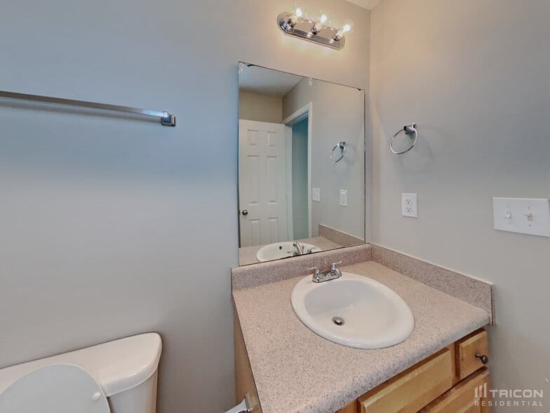 Building Photo - 282 Clara Bell Way