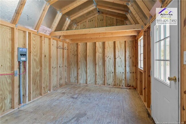 Building Photo - 1315 Cade Hill Ave