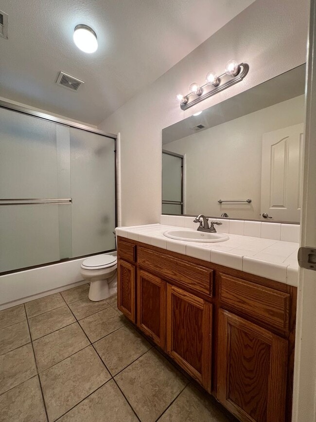 Building Photo - Beautiful West Side Madera Home