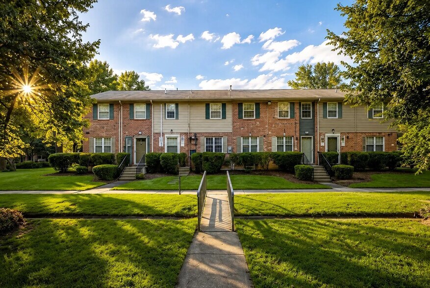 Building Photo - Room in Townhome on Northdale Rd