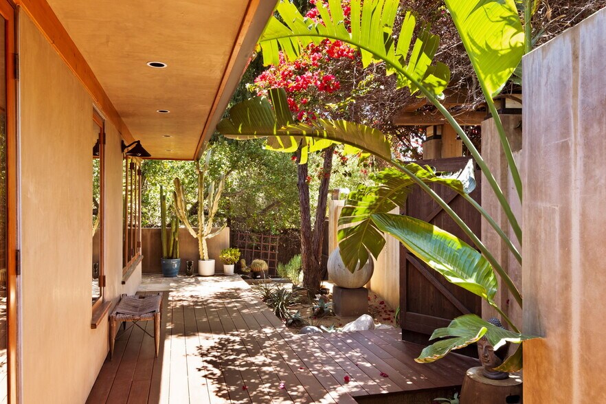 Building Photo - 21071 Waveview Dr