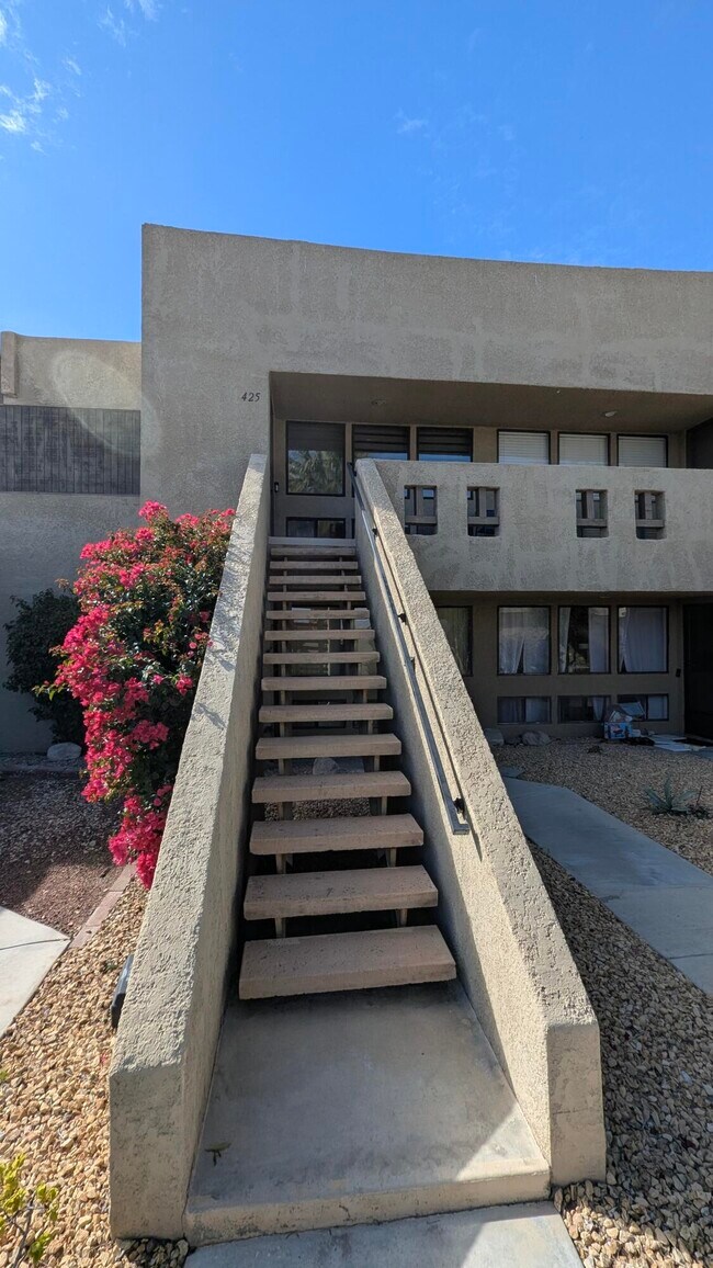 Building Photo - 425 Bradshaw E Ln