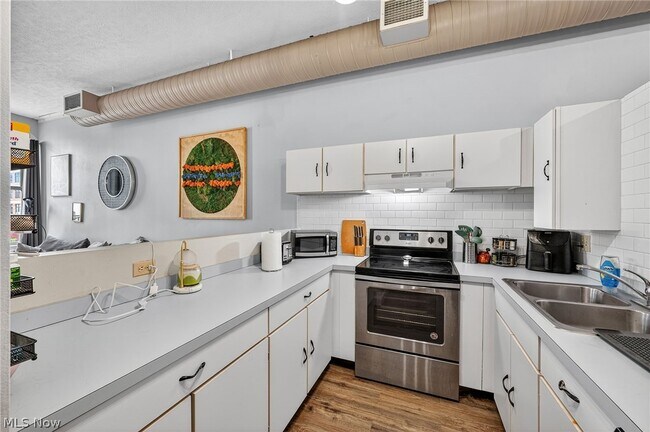 Building Photo - 408 W St Clair Ave