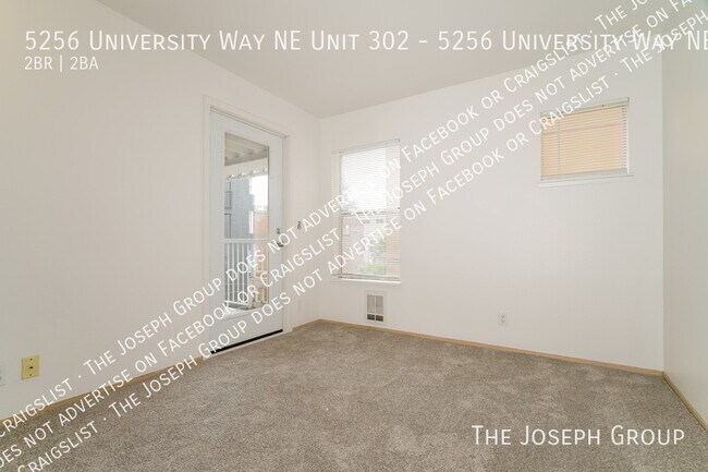 Building Photo - 5256 University Wy NE