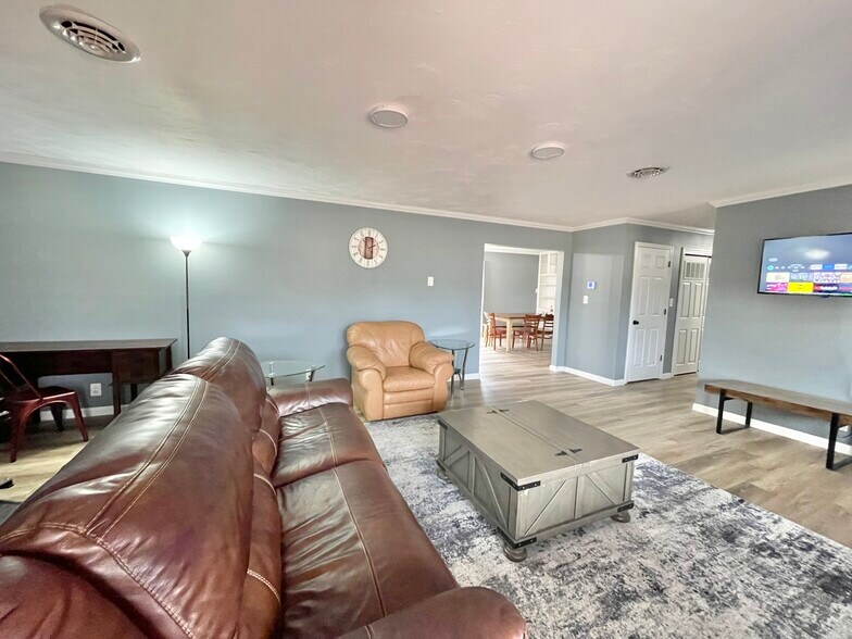 Building Photo - 612 N 35th St