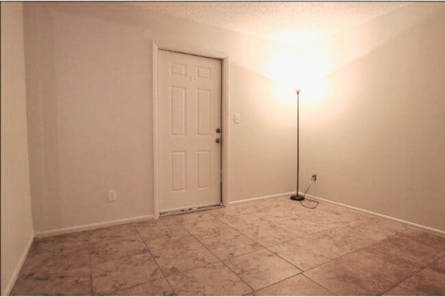 Building Photo - 1704 E 6th Ave