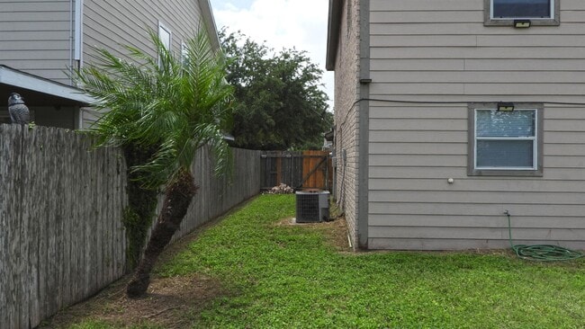 Building Photo - 6318 N 19th Ln