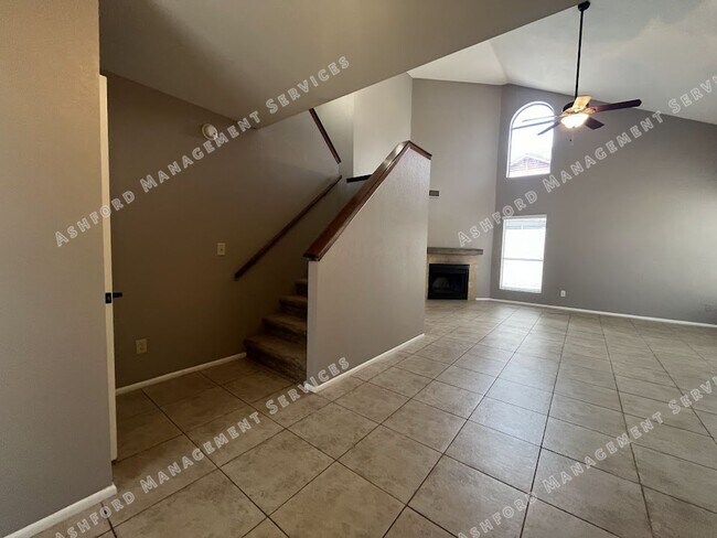 Building Photo - Charming 3 Bedroom, 2.5 Bath Home in North...