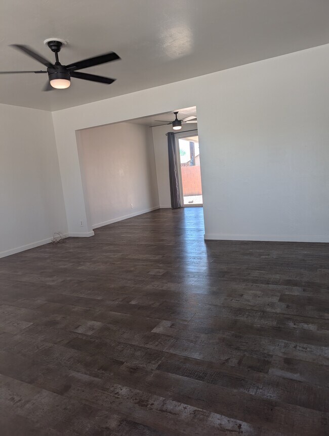 Building Photo - 1812 S Hardy Dr