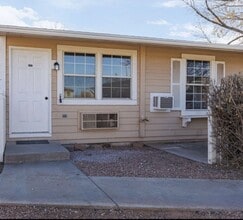 Building Photo - Springtree Gardens Condo