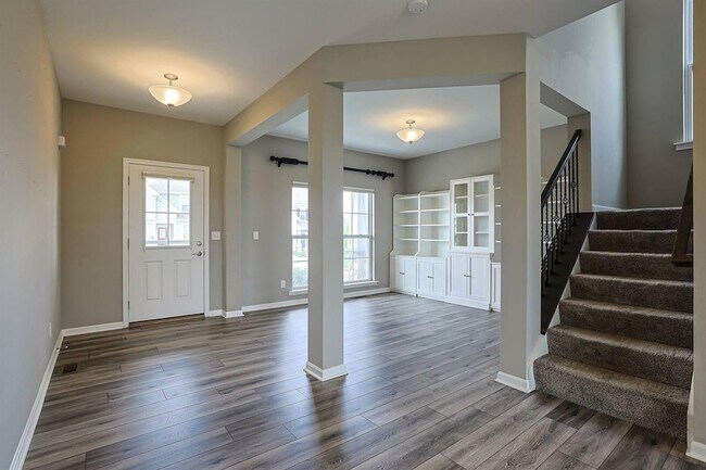 Building Photo - 6545 Cannondale Dr