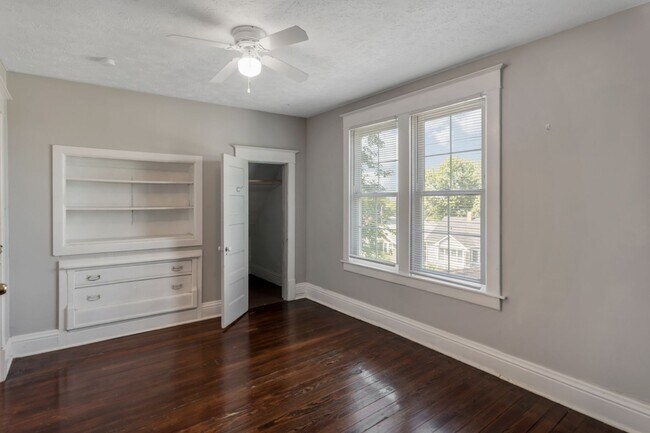 Building Photo - 4205 Pacific. Available June 2026.  3 bedroom, 2 bath, 2.5 car garage.  Does not qualify for gove...