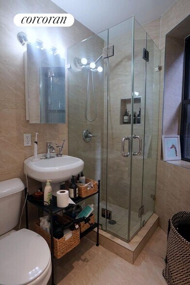 Building Photo - 254 W 15th St