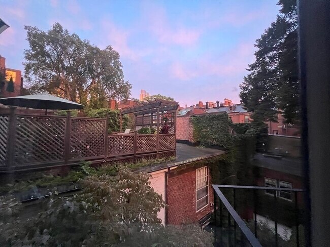 Building Photo - 21 Chestnut St