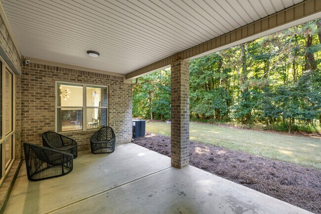 Building Photo - 135 Trustin Lake Dr