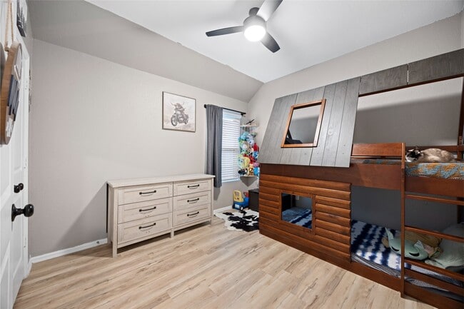 Building Photo - 10417 Pineland Dr