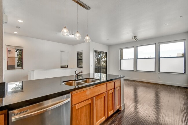 Building Photo - 1107 66th St