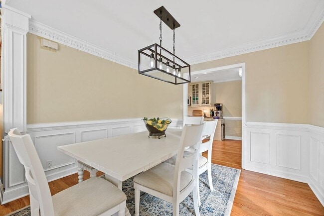 Building Photo - Gorgeous, multi-level condo!