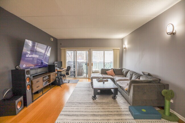 Building Photo - 4625 W Lawrence Ave