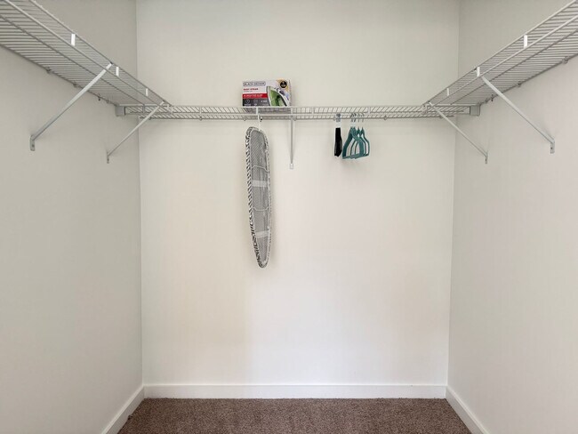 Building Photo - 525 Parkway Dr NE